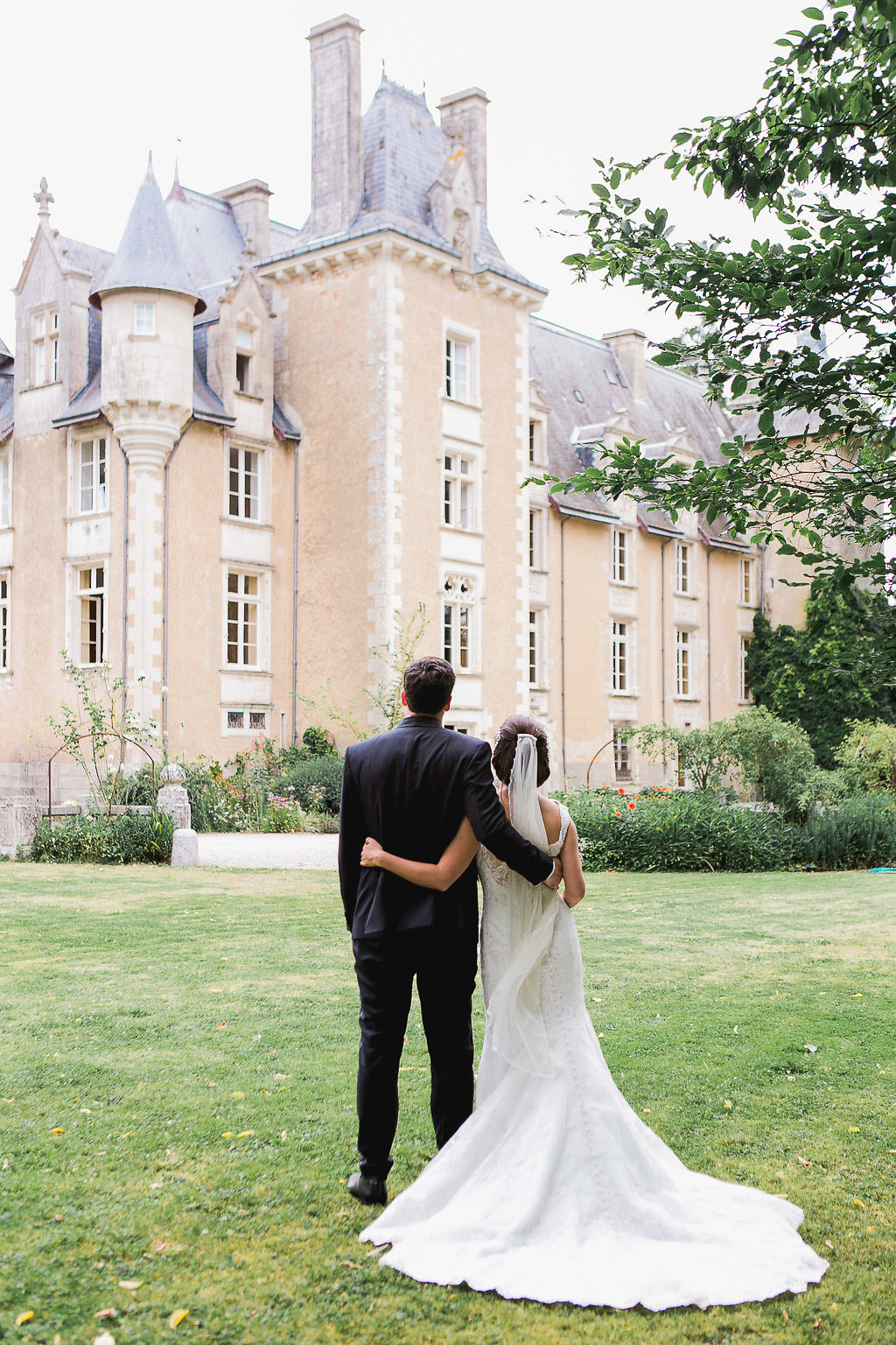 French chateau wedding in Chateau Saint Julien l'Ars, Loire Valley