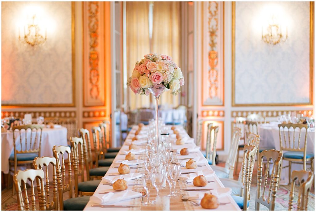 Décoration mariage chic rose poudrée, doré au Pavillon de Musique du Barry