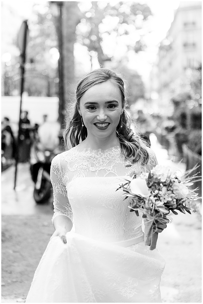 Portrait de la mariée aux Salons Hoche à Paris en noir et blanc