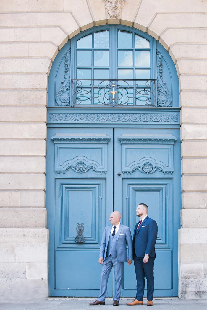 Une séance photo d'un couple au palais Royal et sur la place Vendôme. 
