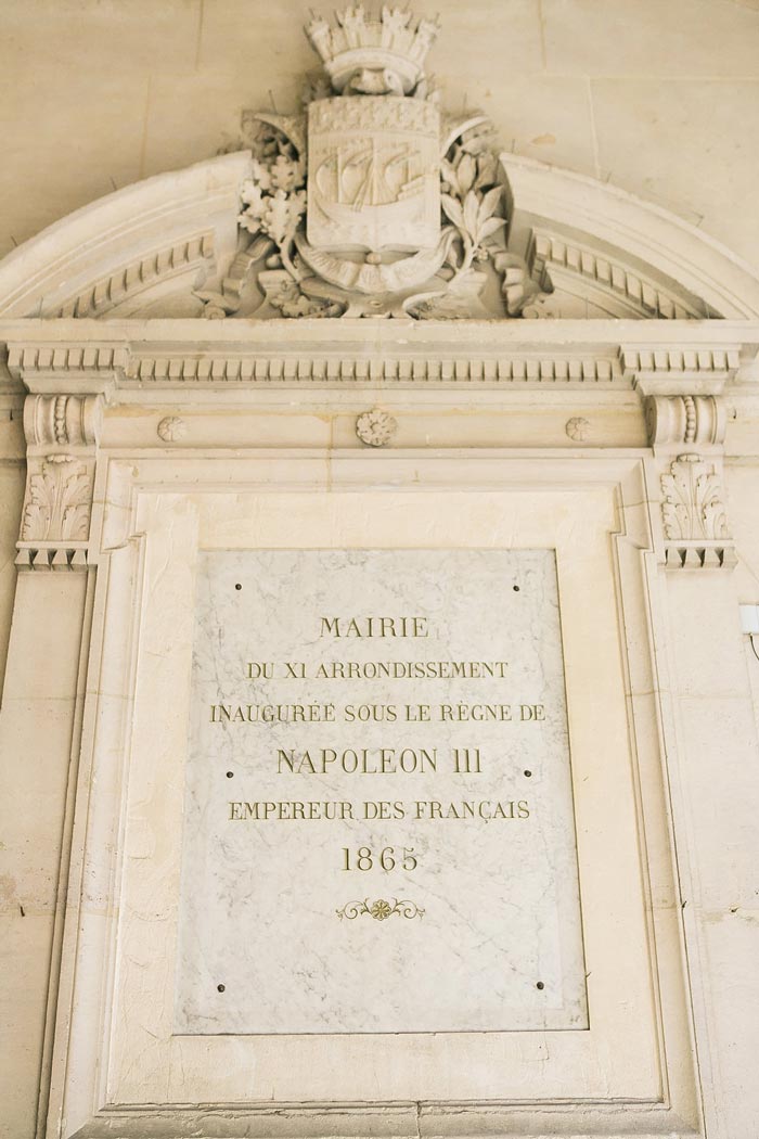 Mairie de 11 arrondissement à Paris, le plaque d'inauguration par Napoleon  