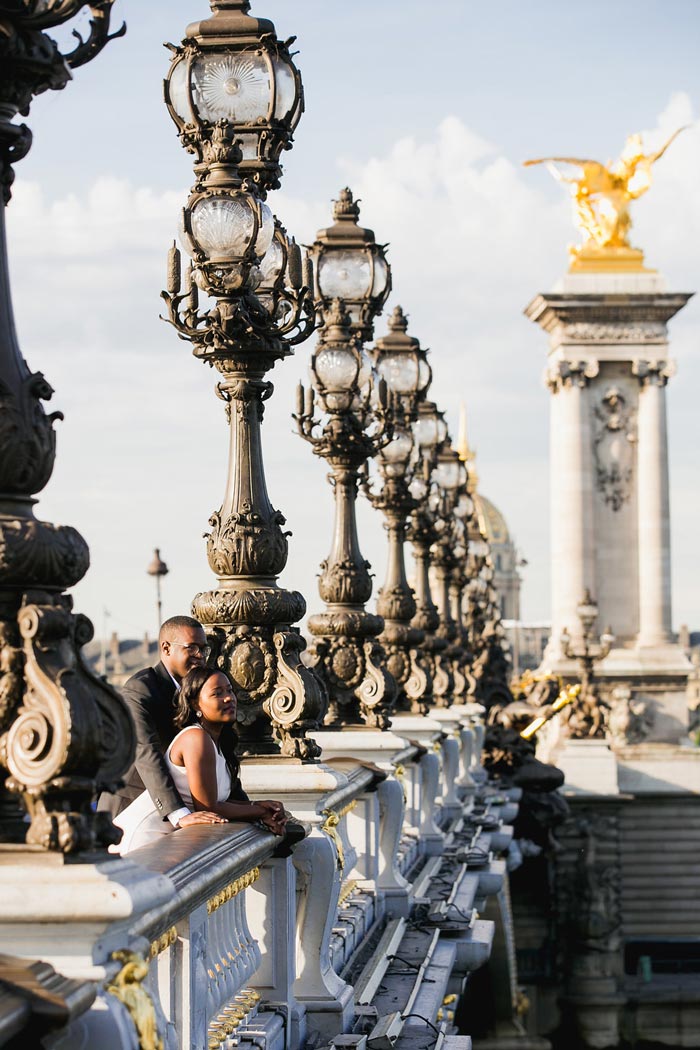 Couple photoshoot in Paris with timeless Eiffel Tower background - Elena Usacheva Nantes photographer  
