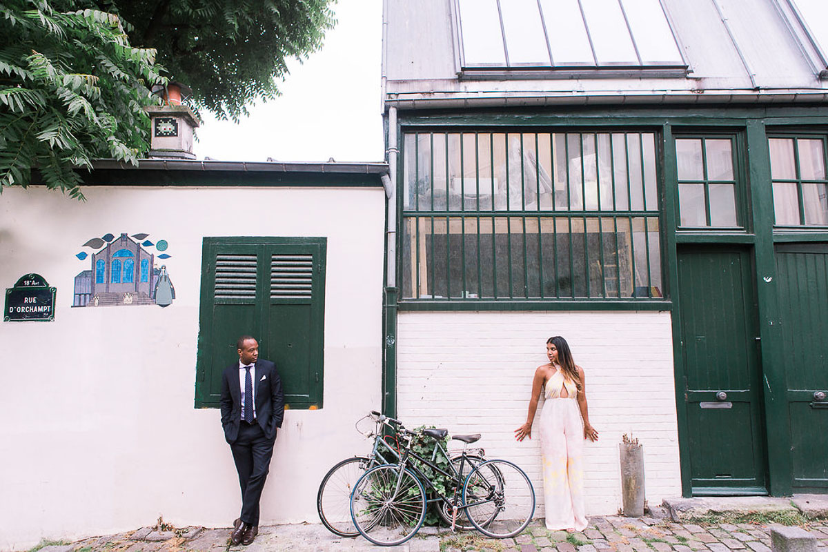 couple dancing  paris photoshoot montmartre windmill  